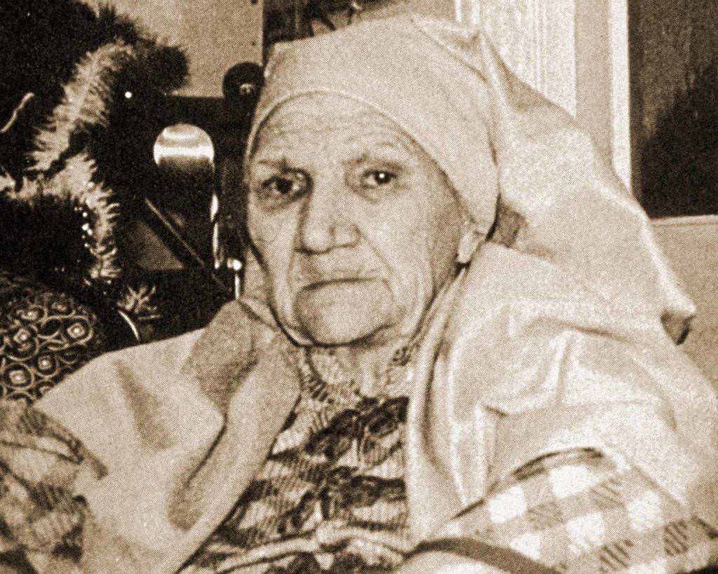 NEWoldercarrie2-1024x819